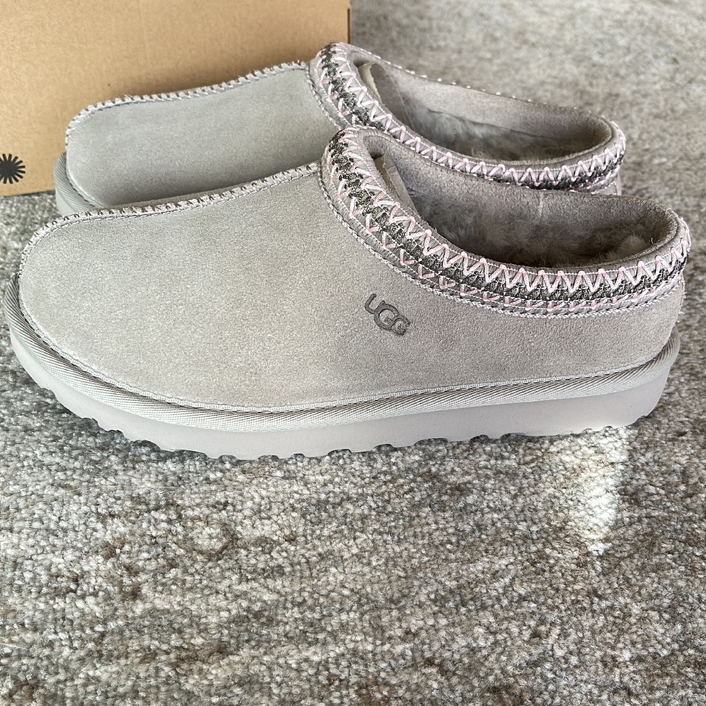 UGG Women’s Tasman Slippers Size 7. Gray color